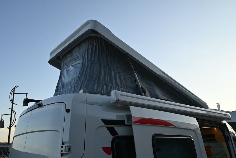 5 pop top of Starlight Vanlife MAXUS Pop-top Roof Campervan002 5 pop top of Starlight Vanlife MAXUS Pop-top Roof Campervan002