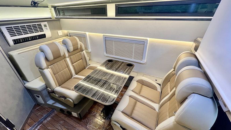 3 seats of Star Boundless MAXUS Pop-top Roof 4WD RV002 3 seats of Star Boundless MAXUS Pop-top Roof 4WD RV002
